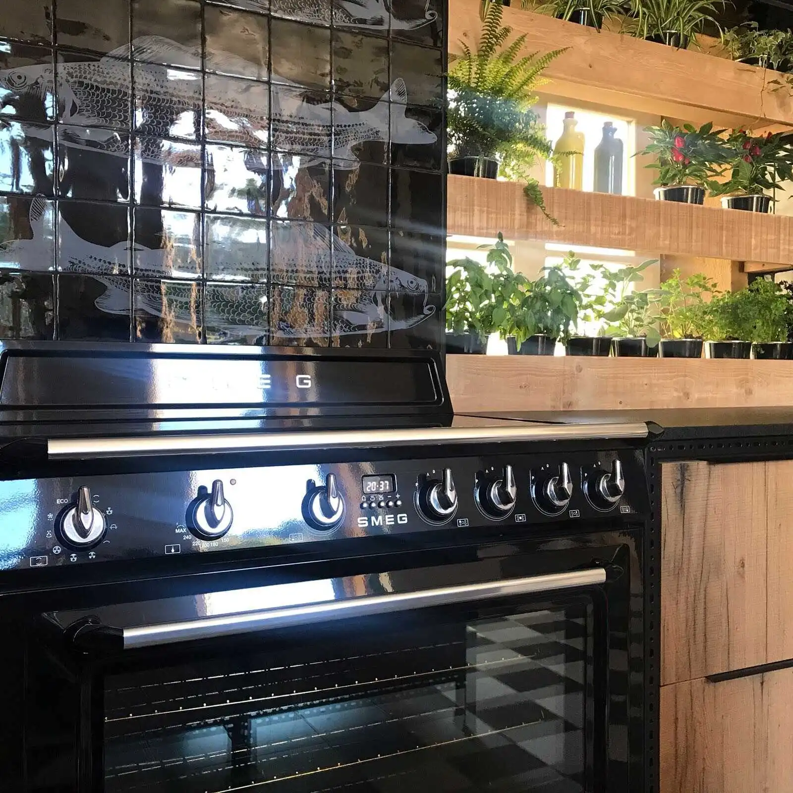 Oggi design – France – Antic 13×13 & custom decs